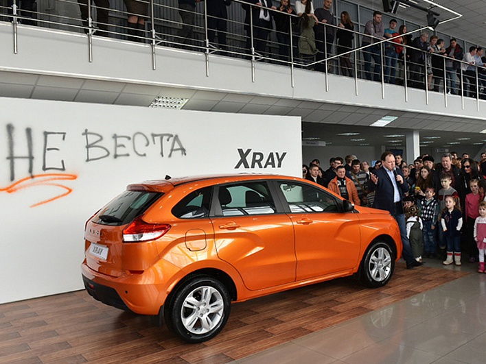 В России стартовали продажи нового отечественного кроссовера Lada Xray