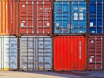 Грузопоток, контейнеры, Новый год: почему тарифы на перевозки из Китая снизились на 12-30%