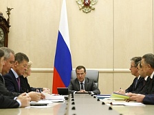 Медведев: за три квартала этого года российский экспорт составил 255 млрд долларов